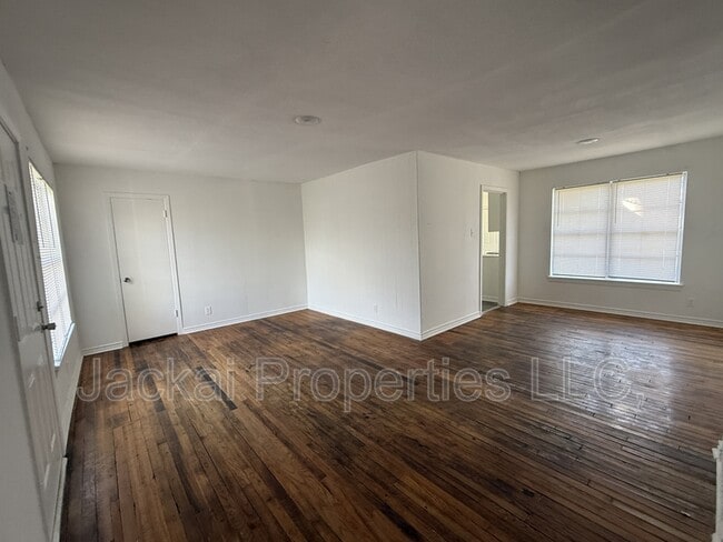 Building Photo - 15 MacArthur Dr