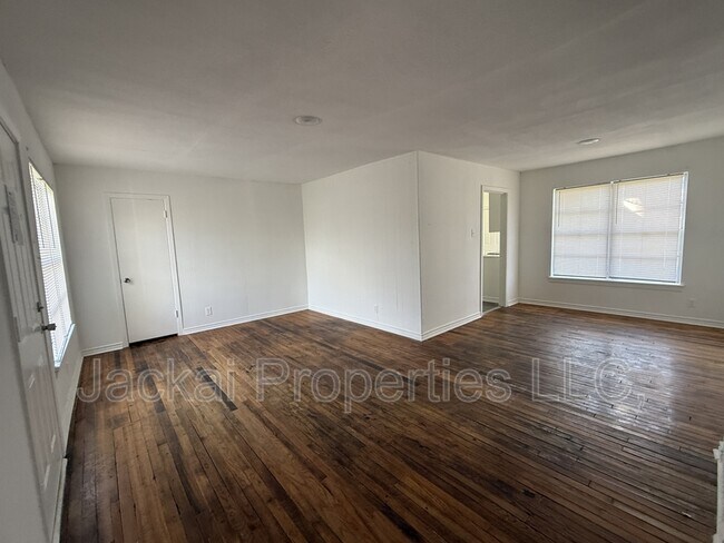 Foto del edificio - 15 MacArthur Dr