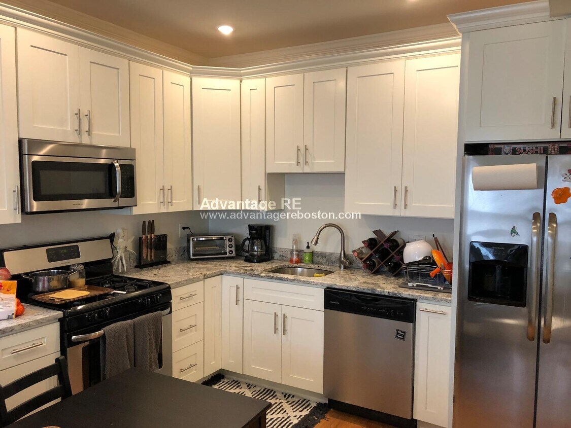 Foto principal - 121 Webster Ave