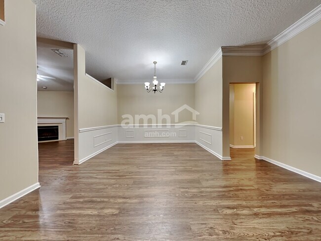 Foto del edificio - 2120 Pebble Creek Ln