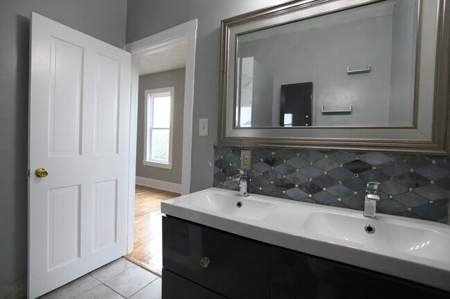 Foto del edificio - 4 Burton Ave