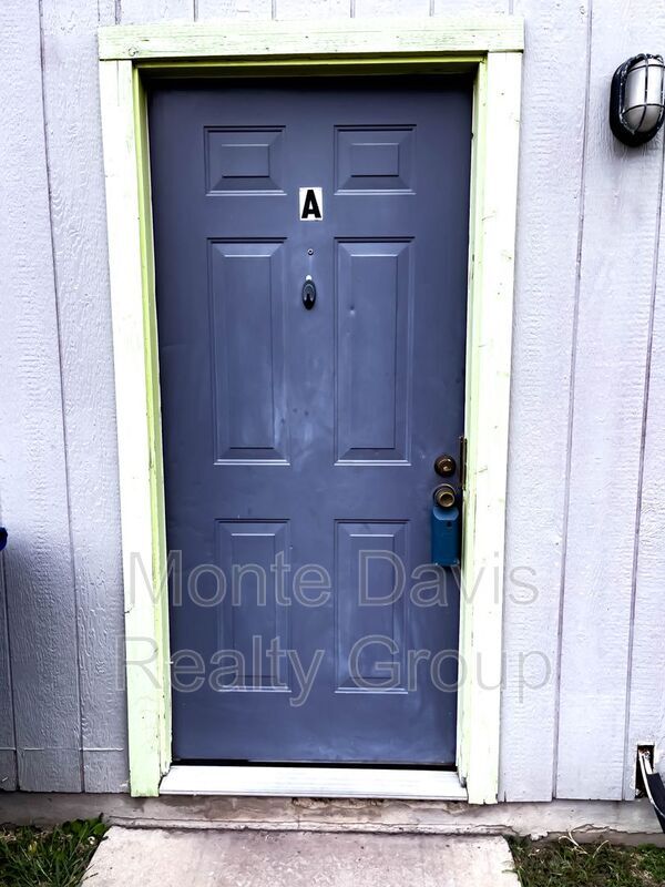 Foto del edificio - 1203 Southport Dr