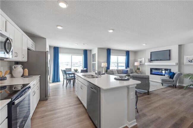 Building Photo - 353 Juniper Dr