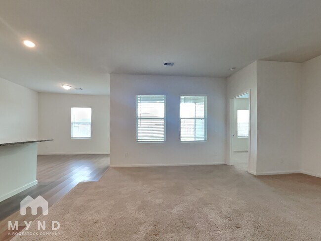 Foto del edificio - 1004 Water Oak Ln
