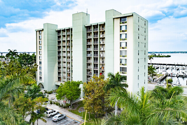 Foto del edificio - Royal Palm Towers