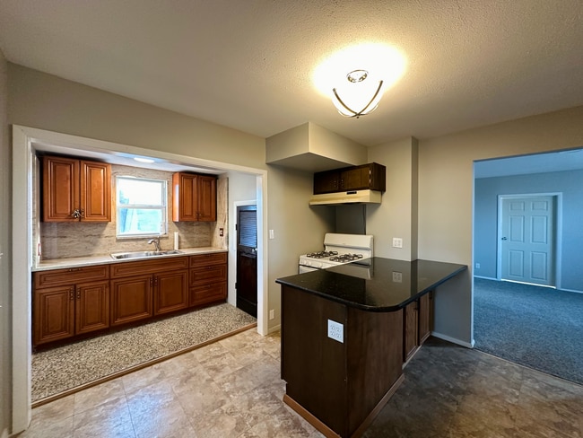 Building Photo - 2315 E End Ave