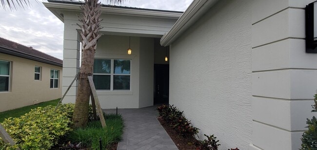 Building Photo - 13264 SW Blue River Rd