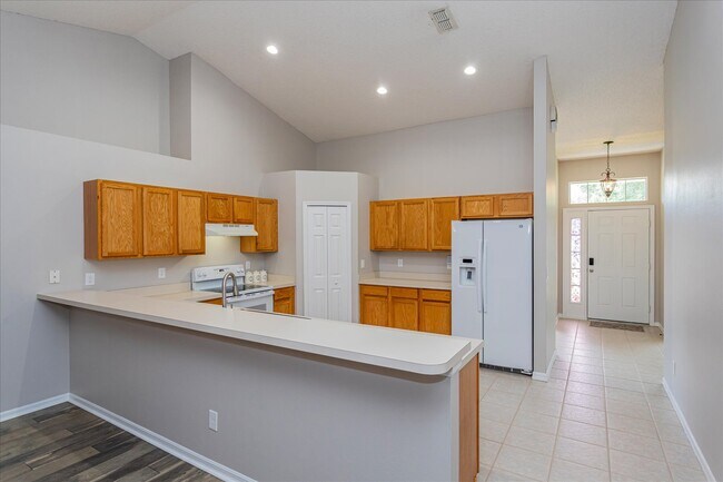 Foto del edificio - 2235 Lake Pointe Cir