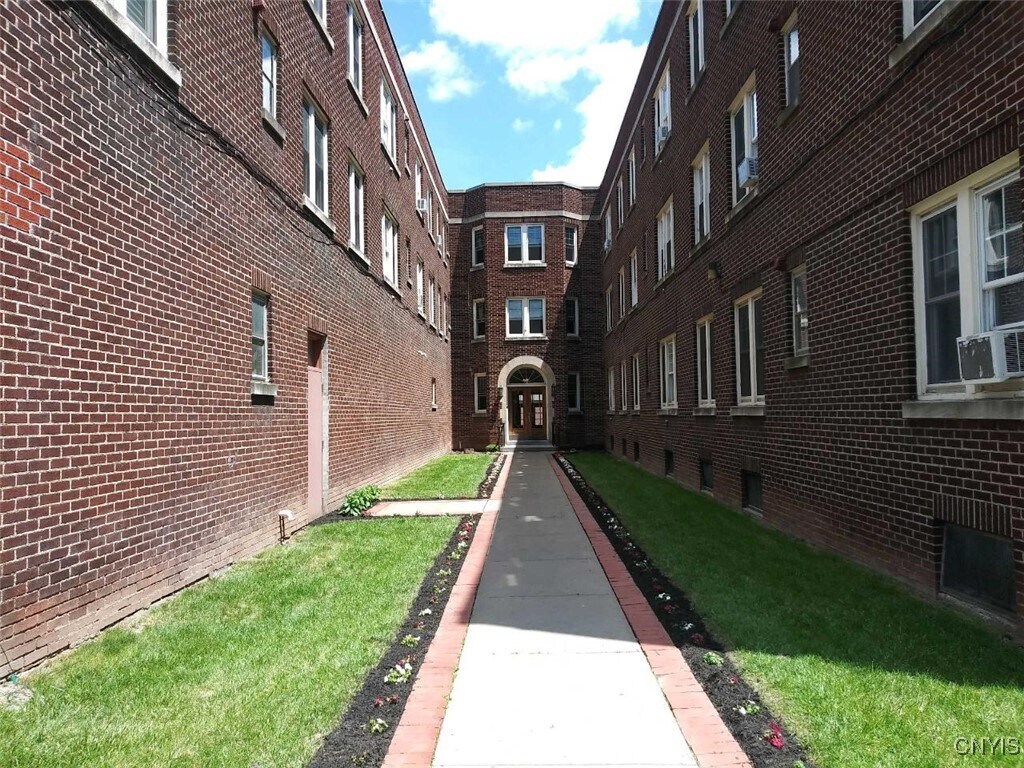 Foto principal - 2600 James St