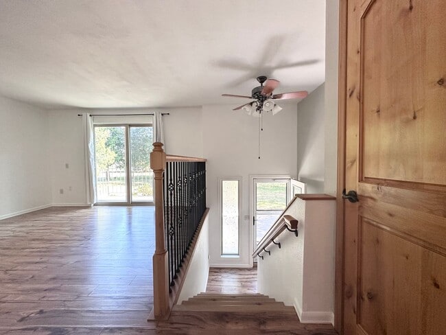 Building Photo - 2 Bed 1 Bath Duplex near Gresham Station!