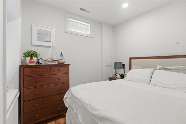 Building Photo - Welcome to this beautifully maintained 4-bedroom, 3.5-bath townhome in the heart of Lorton