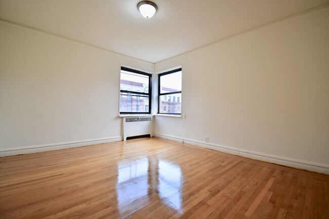 master bedroom - 145 Seaman Ave