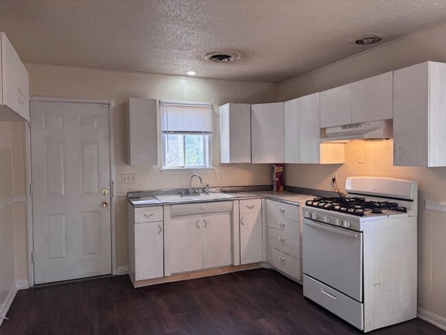 Building Photo - 1333 Woody Dr