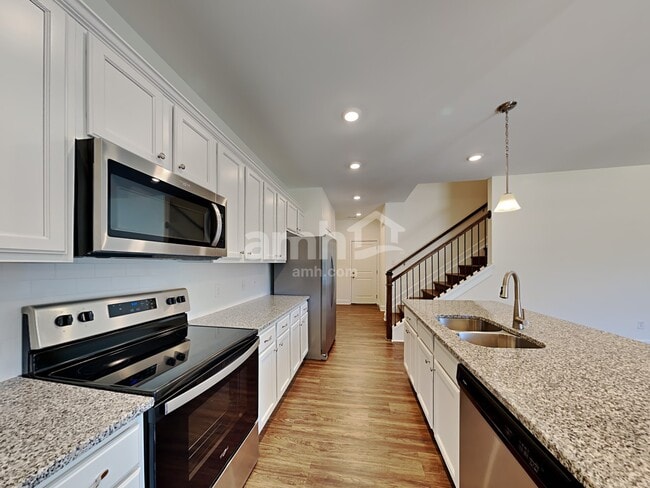 Building Photo - 3031 Esquire Dr
