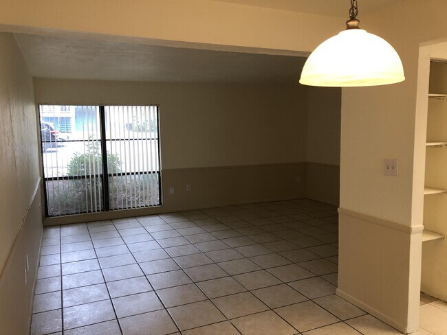 Foto del edificio - 2811 SW Archer Rd