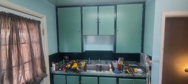 Kitchen - 2006 Oakland Ave