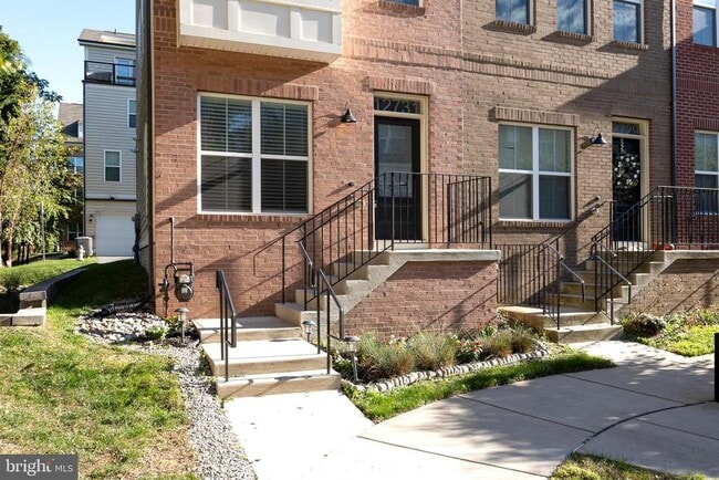 Building Photo - 12731 Vuillard St