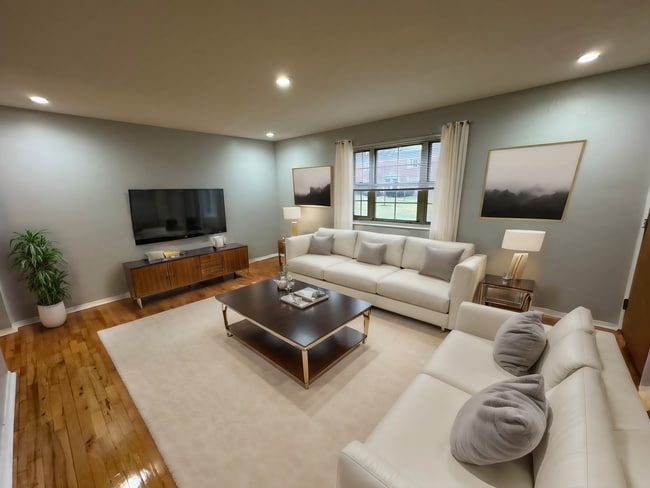 Building Photo - Murray Hill Gardens: Your Perfect Home Awa...