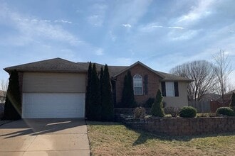 Building Photo - 740 E Gallup Hill Rd