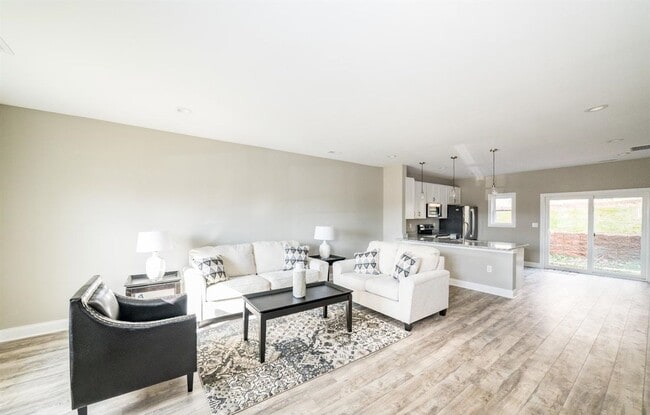 Building Photo - 3 Bedroom Townhome in Lynchburg