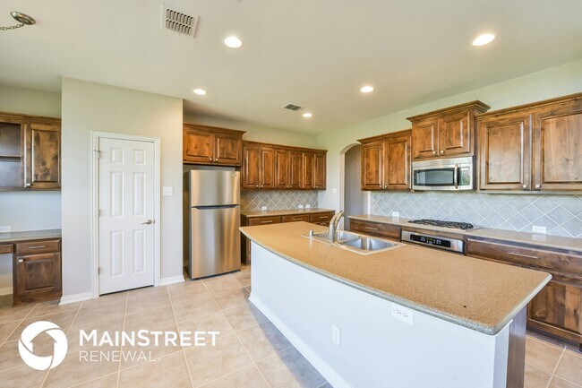Foto del edificio - 13673 Saddlewood Dr