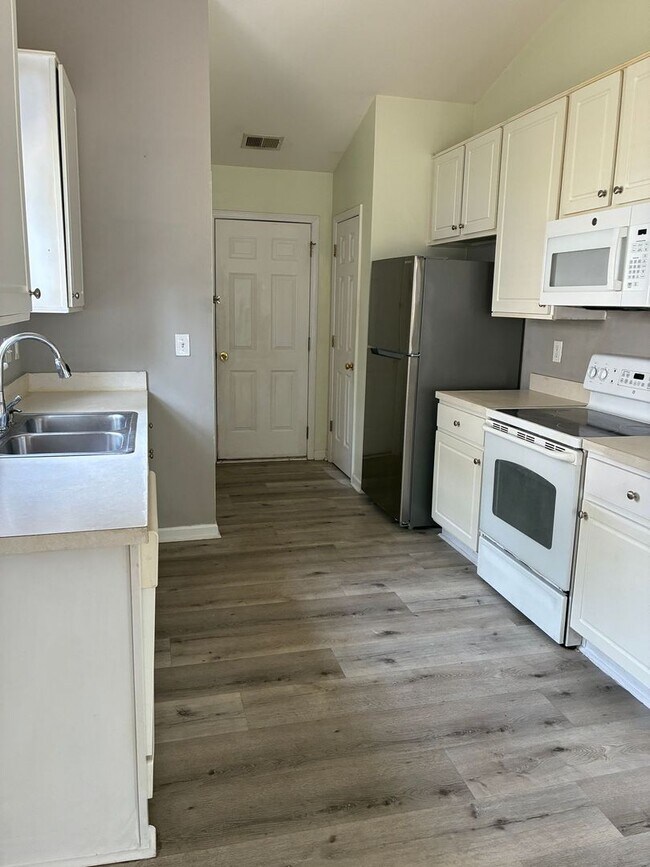 Foto del edificio - Southgate 3BR, 2BA home fully fenced