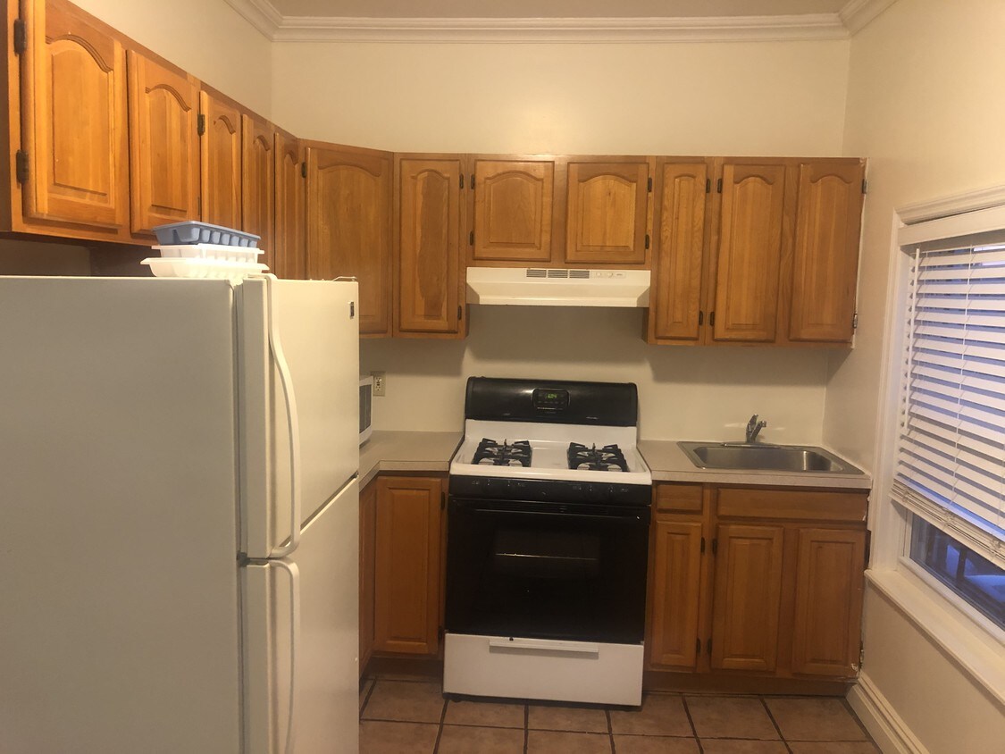 Kitchen - 2444 Hering Ave