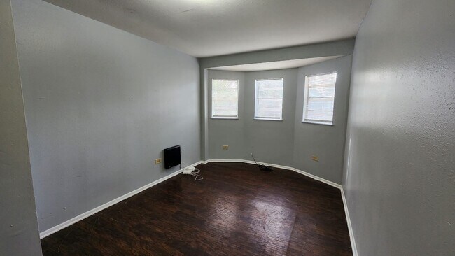 Building Photo - 4/2 Tampa Home !