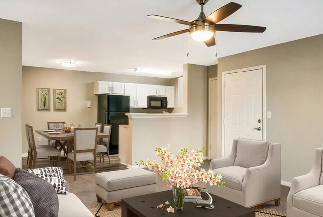Living Area - Pointe at Ridge Cove Apartments