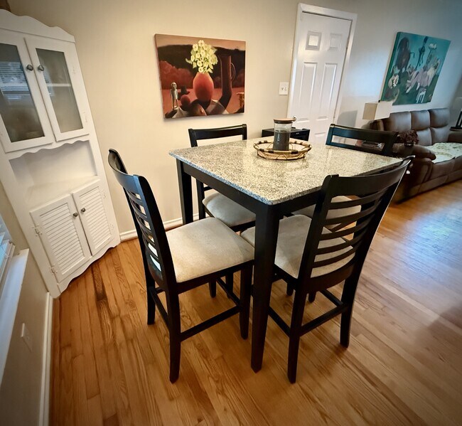 Foto del edificio - 10325 Newcombe Dr