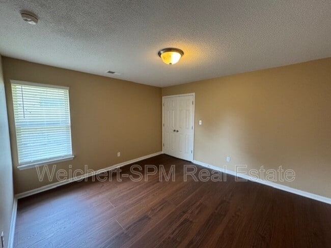 Building Photo - 22 Stockton Cove