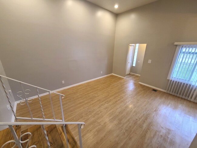 Living room, foyer - 382 Sprague Rd