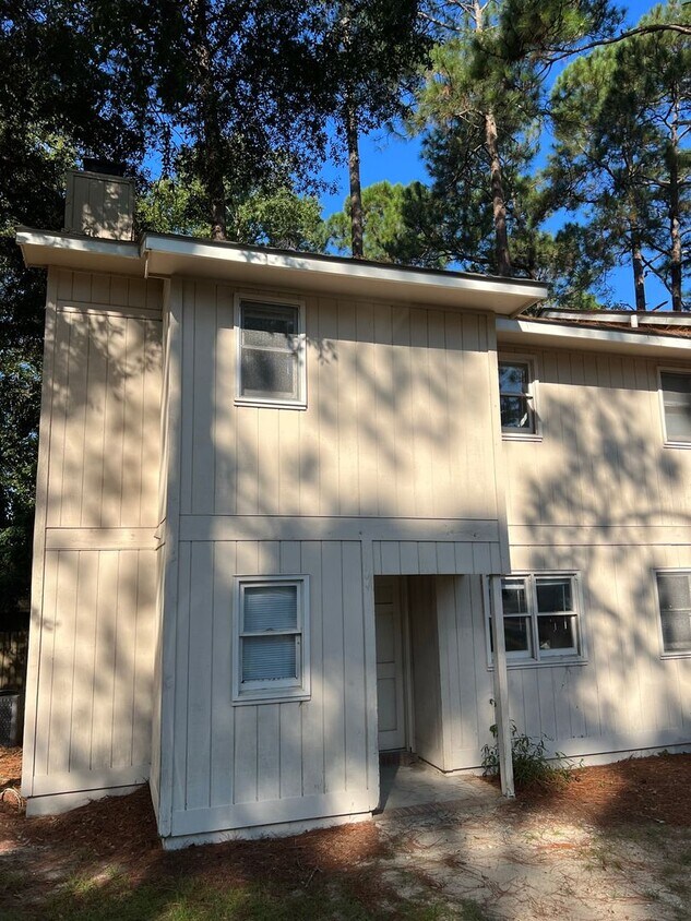 120 Lester Fordham Rd Unit B, Statesboro, GA 30458 Room for Rent in