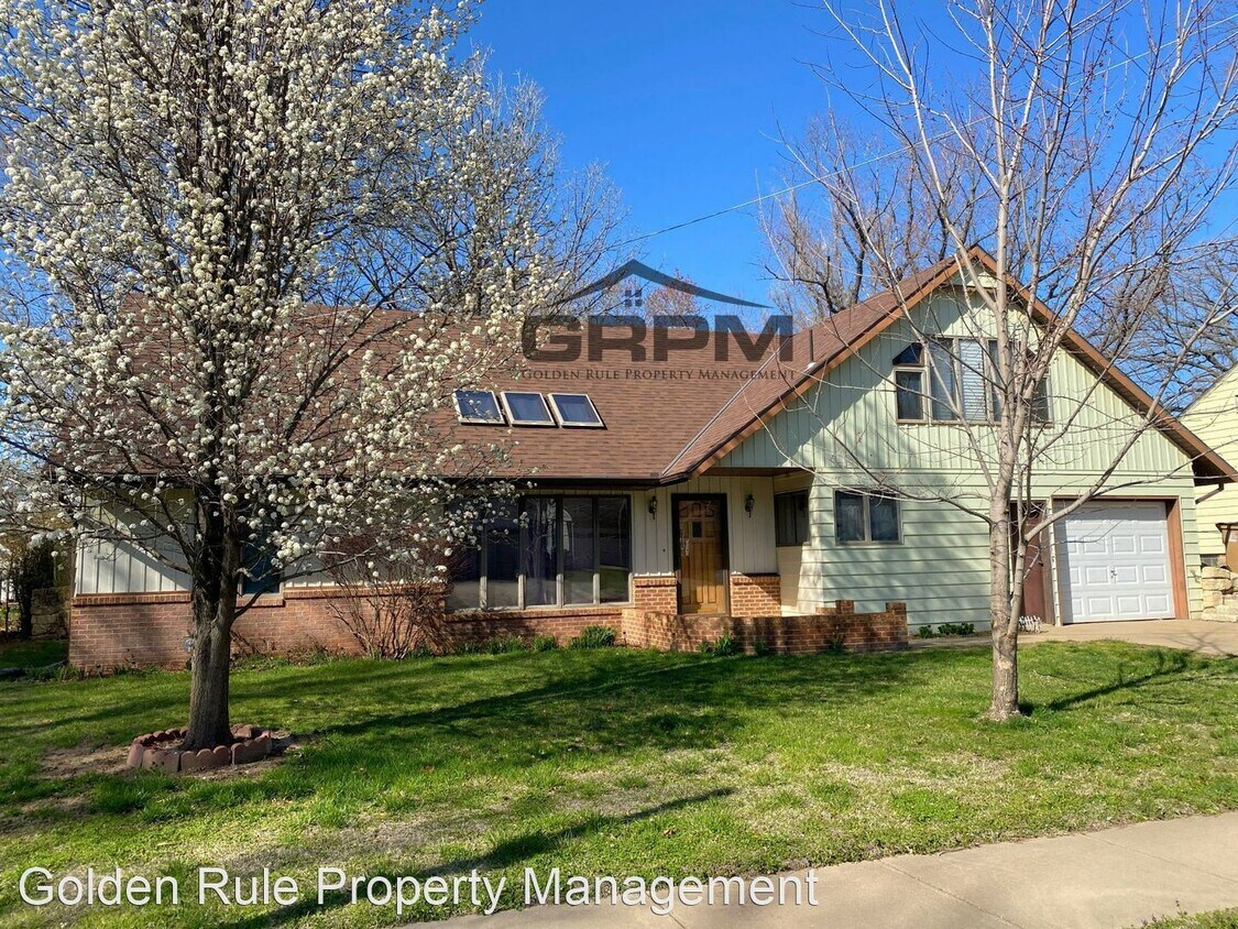Foto principal - 3 br, 2.5 bath House - 330 W 2nd Ave