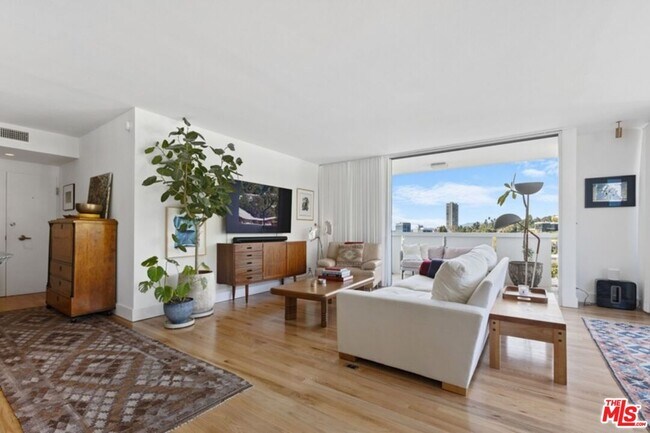 Building Photo - 8787 Shoreham Dr