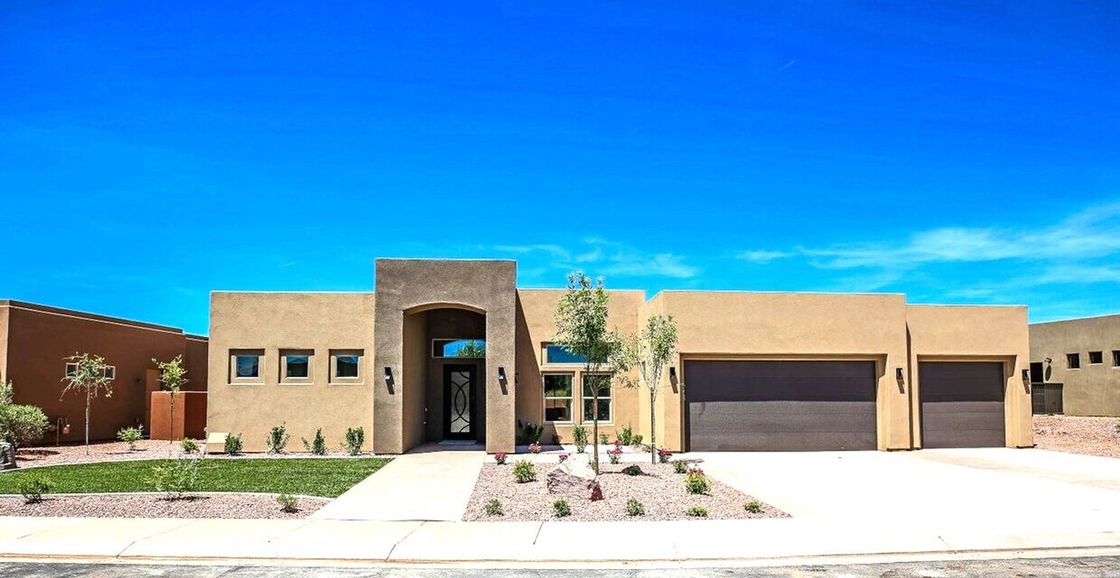 Primary Photo - Stunning 4 Bedroom Home in Sand Hollow