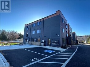 Building Photo - 259 King St E