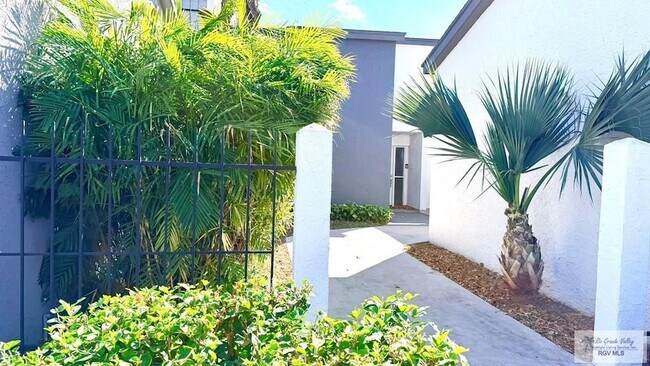 Foto del edificio - 322 McFadden Dr