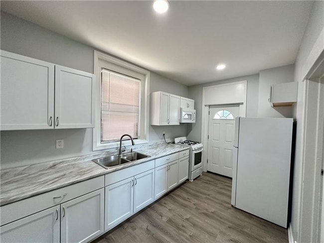 Building Photo - 631 Duss Ave