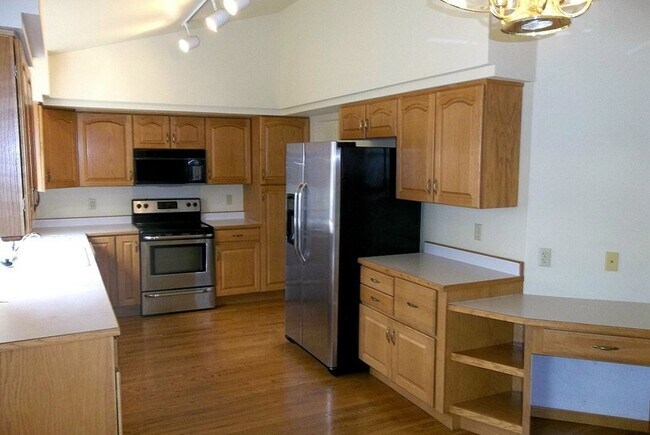Building Photo - Traditional Elegance with Room to Grow in ...