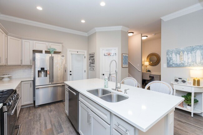 Building Photo - 4 Bedroom Home Near LSU – Perfect for Stud...