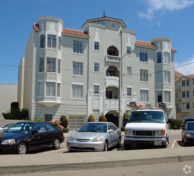 Building Photo - 3650 Fillmore St
