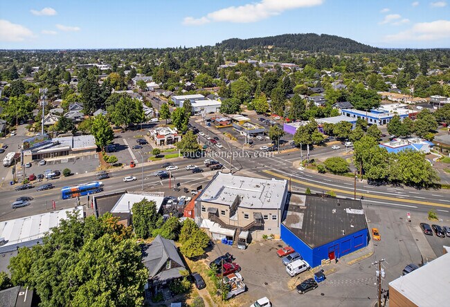 Foto del edificio - 4938 SE Foster Rd