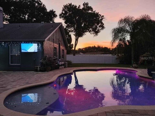 Foto del edificio - 5407 Windbrush Dr