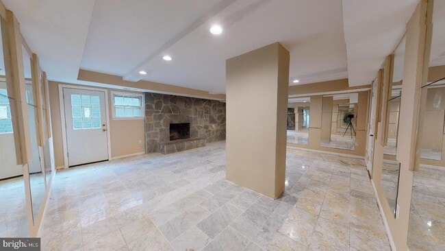 Building Photo - 5439 Richenbacher Ave
