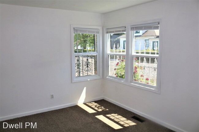 Foto del edificio - 2 br, 1 bath House - 1228 N Ainsworth St