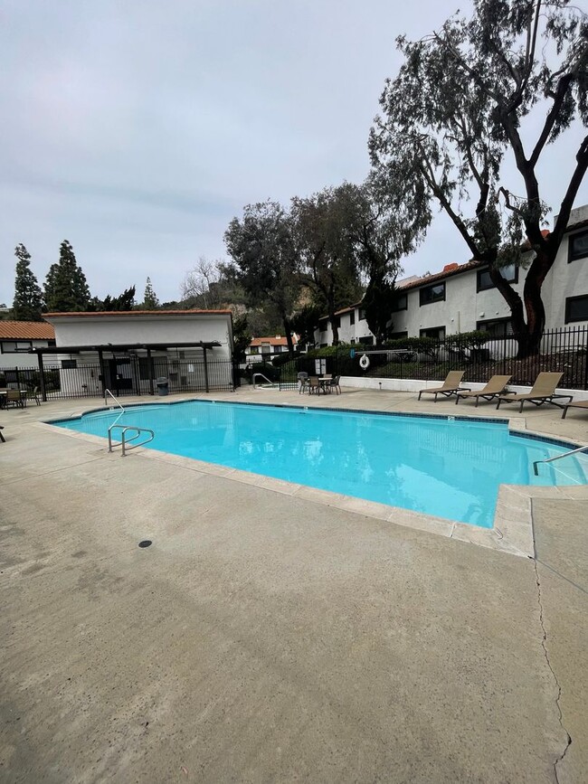 Building Photo - Beautiful 2BR, 2B Condo in Collwood Meadows