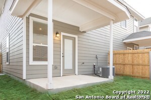 Building Photo - 10206 Lynwood Vlg