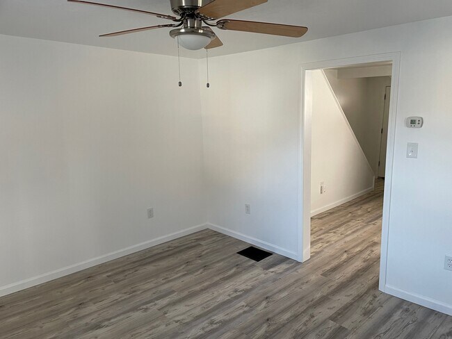 Foto del edificio - 647 Millers Run Rd