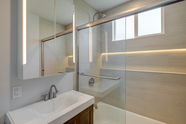 Building Photo - 4136 Grandview